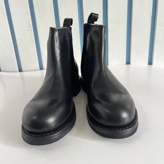 Classic Black Round-Toe Leather Chelsea Boots for Men - Business Casual Slip-On Boots