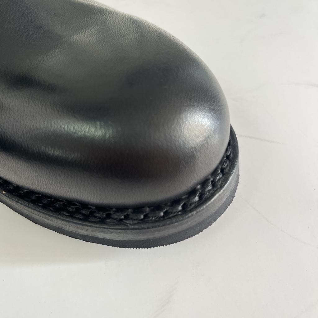 Classic Black Round-Toe Leather Chelsea Boots for Men - Business Casual Slip-On Boots